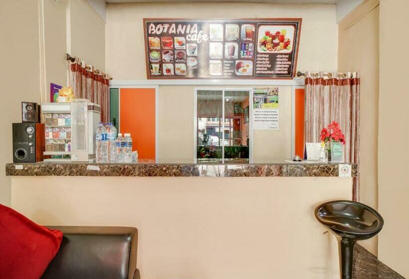 酒店 Oyo 90024 Botania Homestay & Cafe
