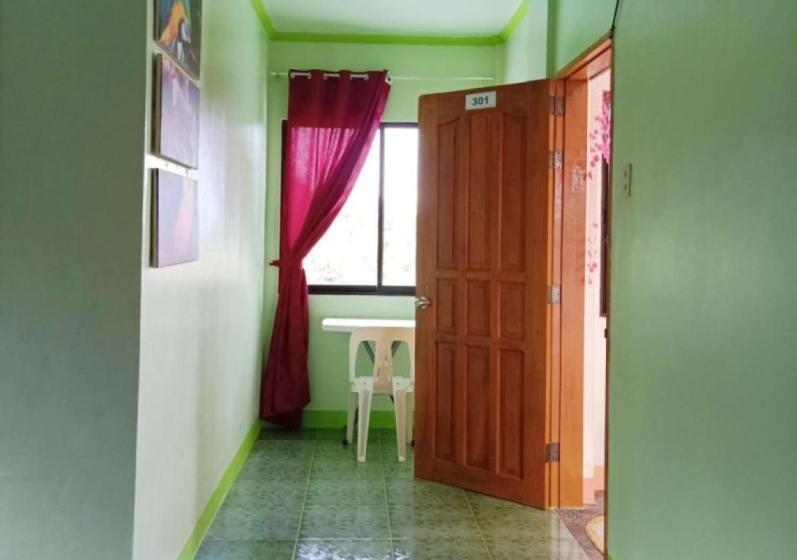 Отель Reddoorz @ Garcia Hernandez Bohol
