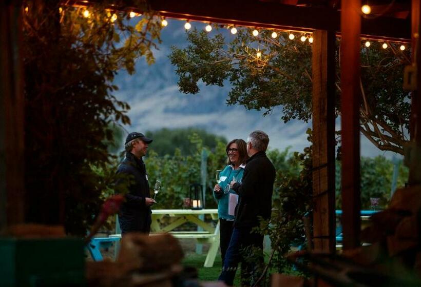 住宿加早餐  Crowsnest Vineyards Guesthouse