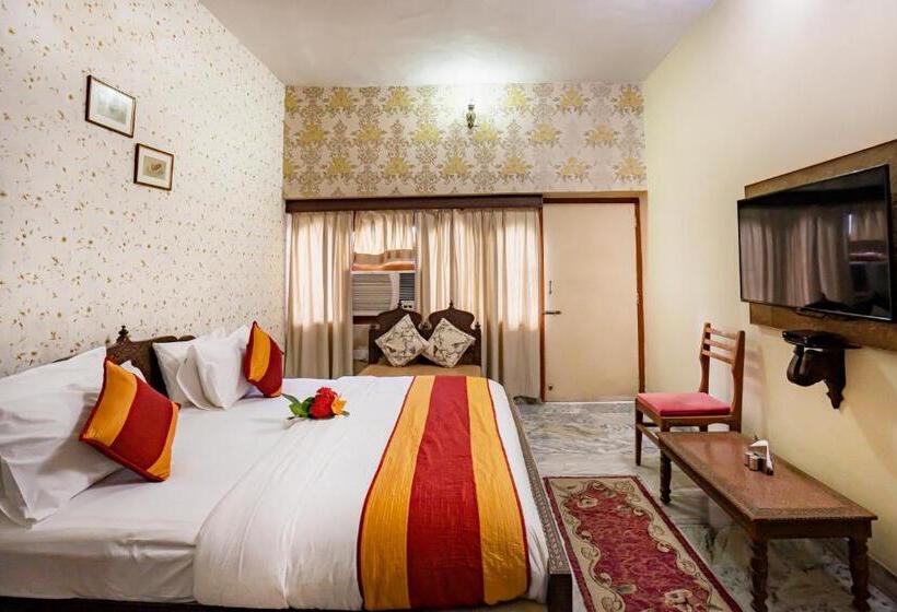 هتل Chandrawati Palace