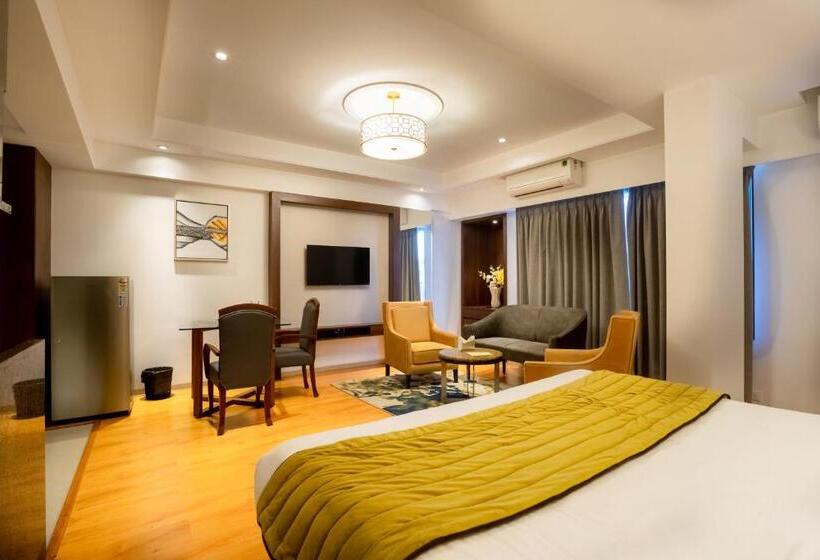 בית מלון כפרי Freesia By Express Inn