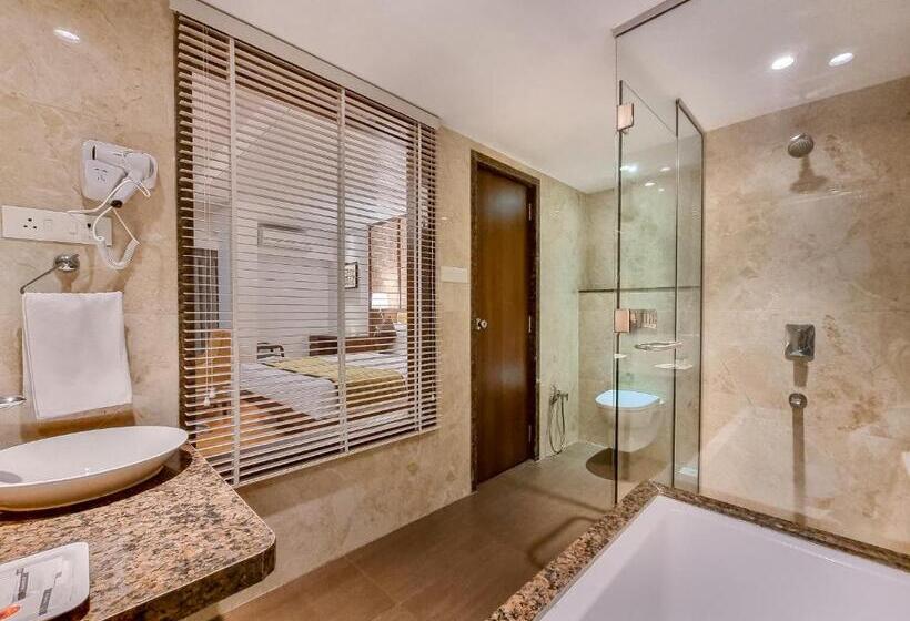 בית מלון כפרי Freesia By Express Inn