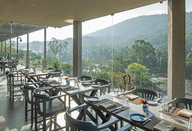 ホテル Niraamaya Retreats Samroha Athirappilly