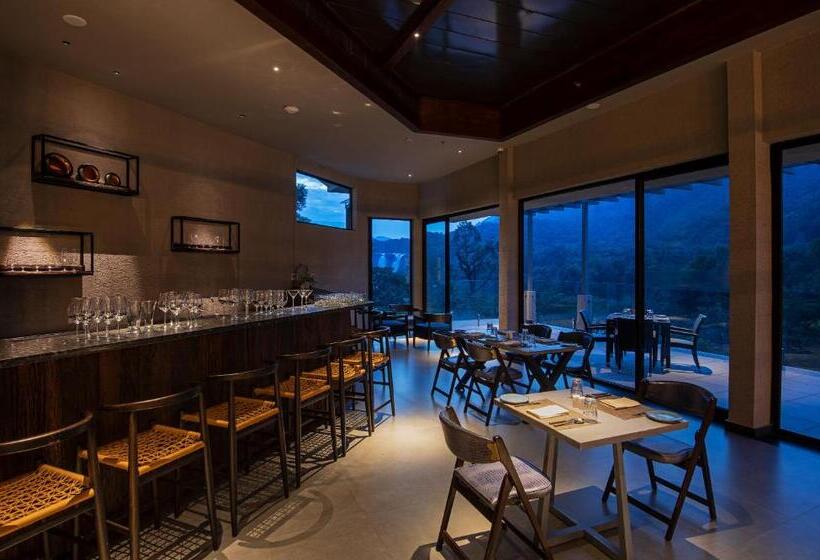 ホテル Niraamaya Retreats Samroha Athirappilly