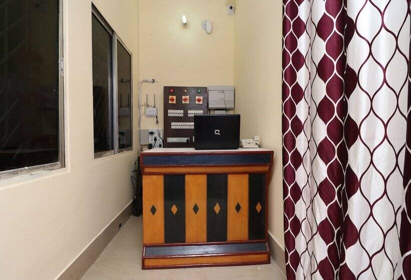 בית מלון כפרי Oyo 16609 Trinayani Guest House