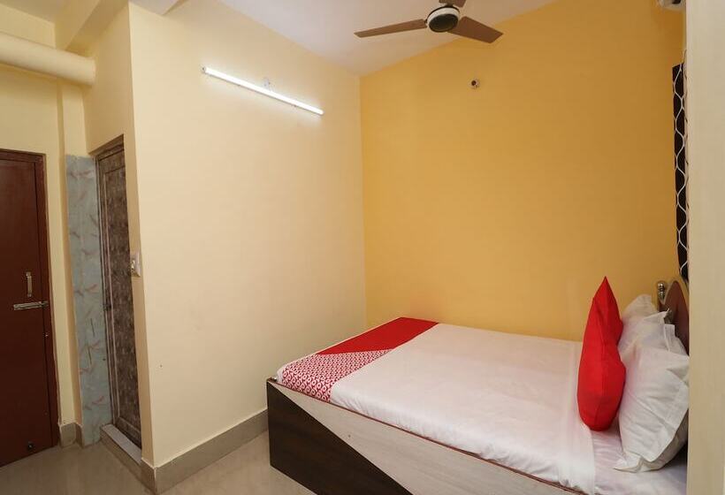 בית מלון כפרי Oyo 16609 Trinayani Guest House