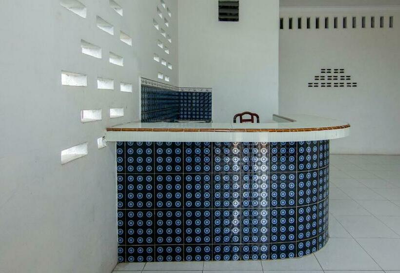 Отель Oyo 2069 Wisma Syariah Kampung Baru