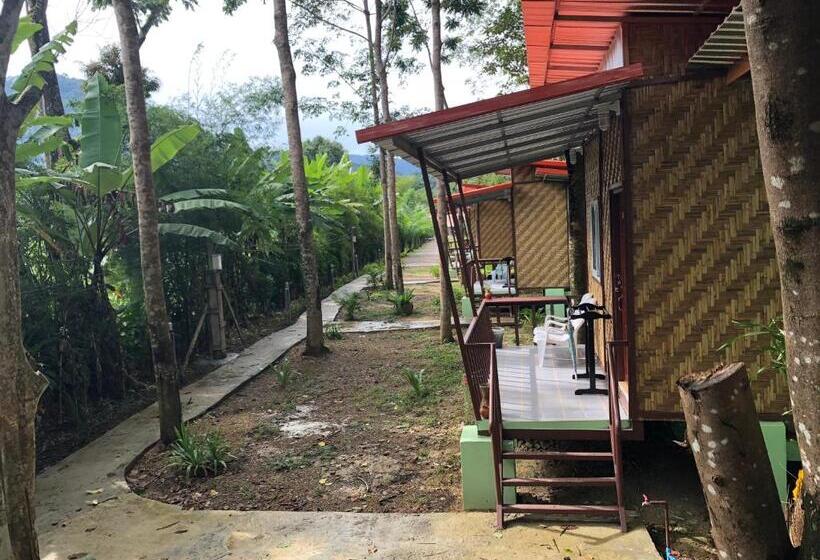 Khaosok Bamboo Huts Resort