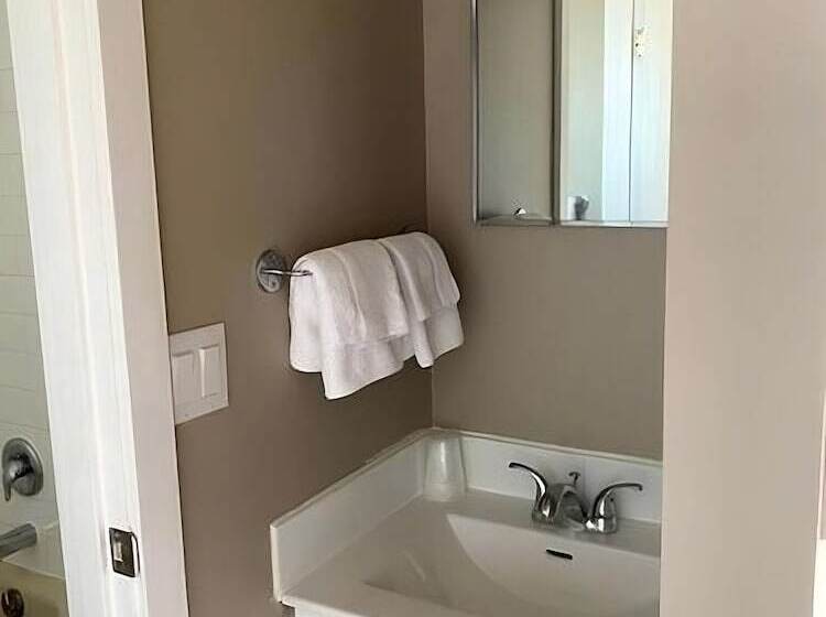 מוטל Richter Pass Beach Resort