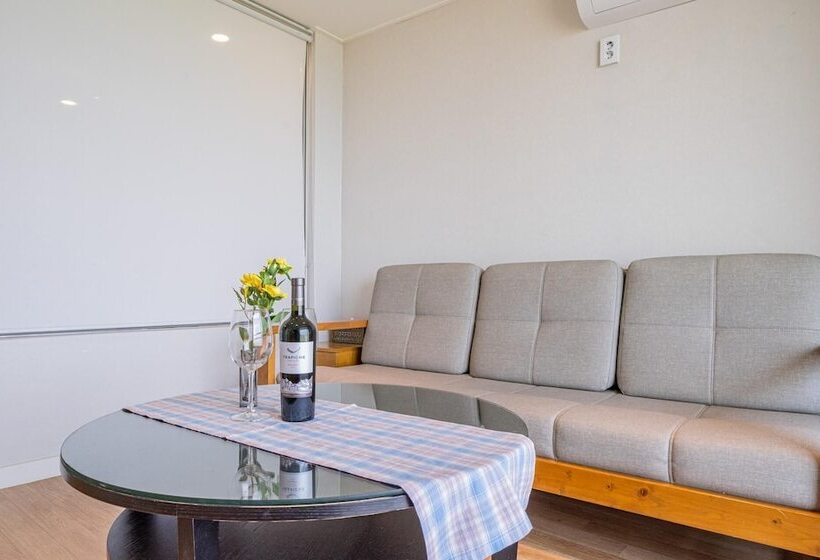 فندق Goseong Sunshine Beach Pension