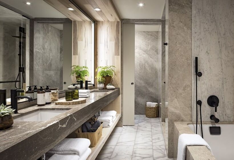 1 Hotel Toronto