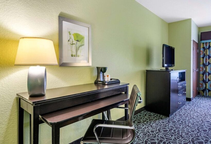 هتل Comfort Suites At Fairgroundscasino