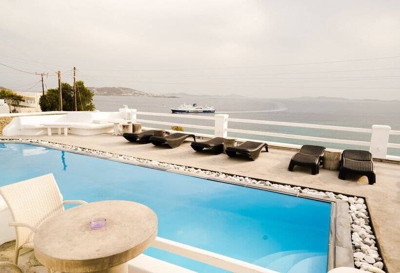 هتل Flaskos Suites And More