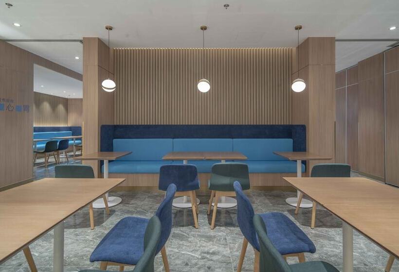 هتل Holiday Inn Express Shanghai Jinqiao Central, An Ihg
