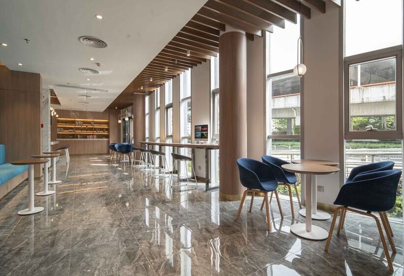 هتل Holiday Inn Express Shanghai Jinqiao Central, An Ihg