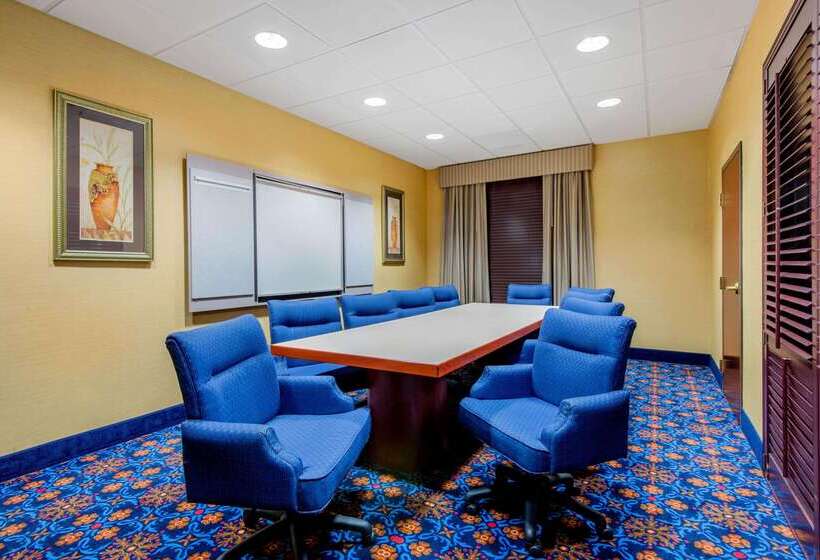 هتل La Quinta By Wyndham Mt. Laurel   Philadelphia