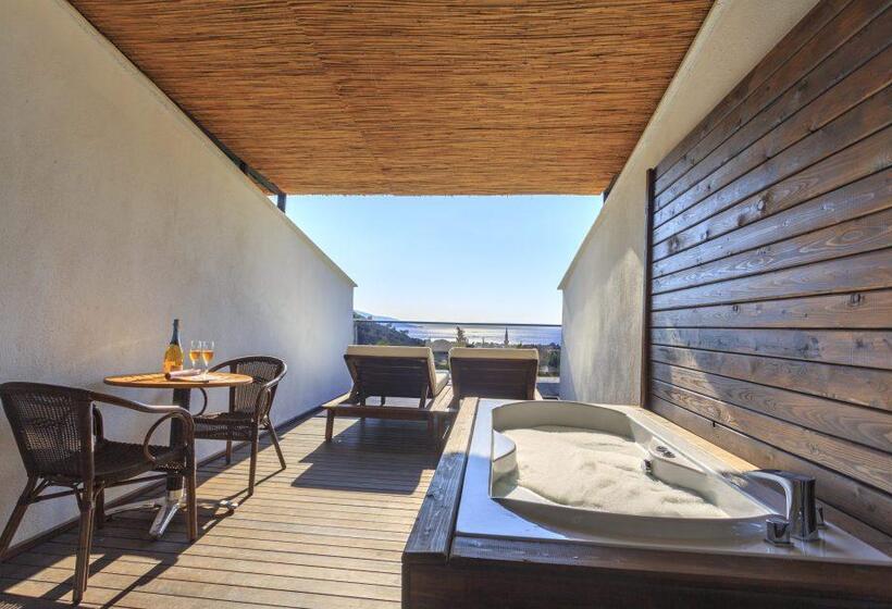 هتل Manaspark Deluxe