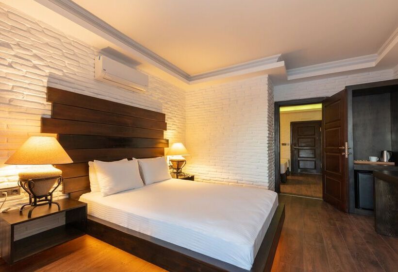 هتل Manaspark Deluxe