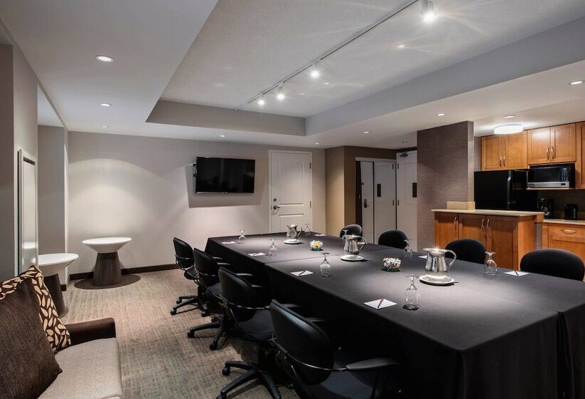 هتل Residence Inn By Marriott Kingston Water's Edge
