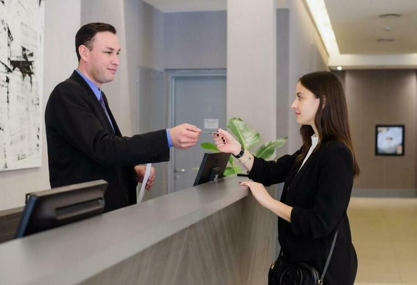 هتل Believe Madero