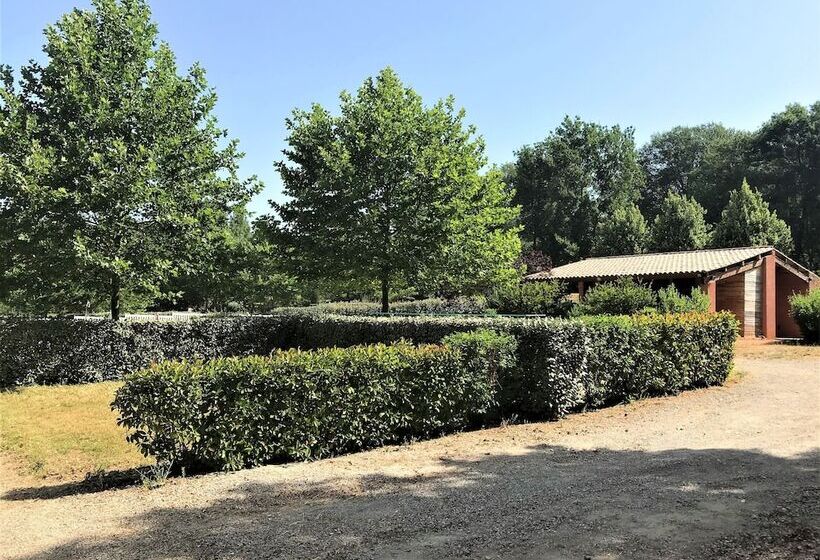 Отель Les Bastides De Chanteraine
