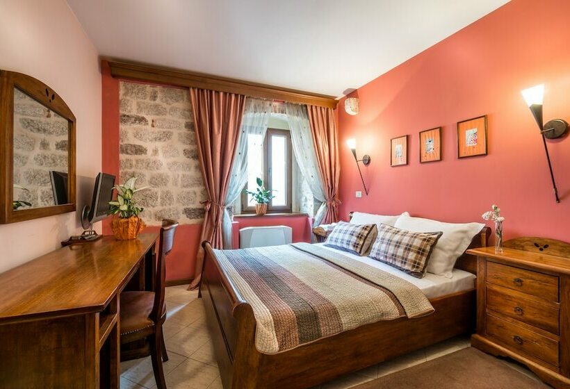 پانسیون Forza Lux Guest House