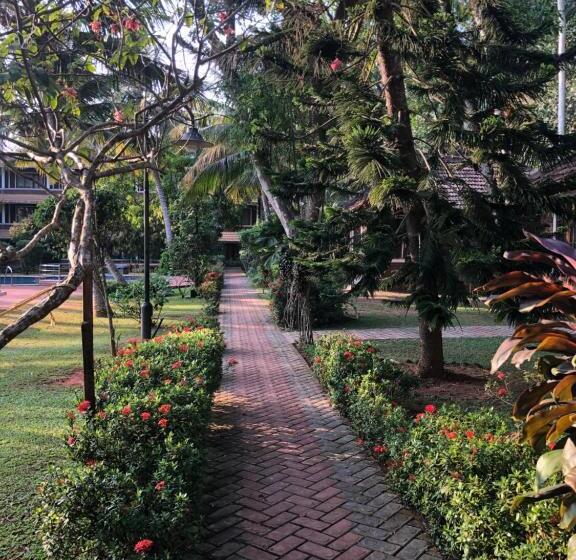 هتل Abad Harmonia Ayurvedic Beach Resort