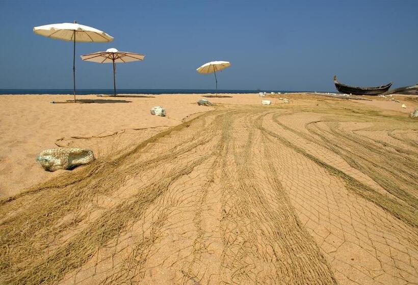 هتل Abad Harmonia Ayurvedic Beach Resort