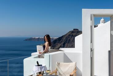 هتل Adamant Suites