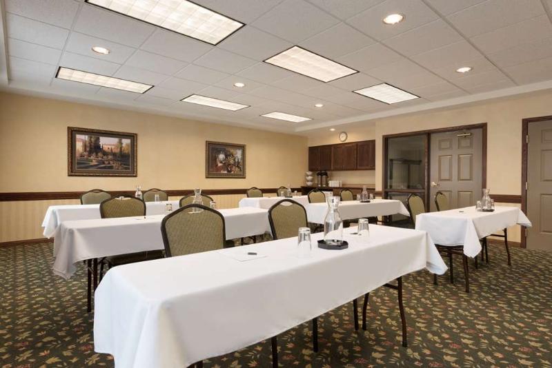 هتل Country Inn & Suites By Radisson, St. Cloud East, Mn