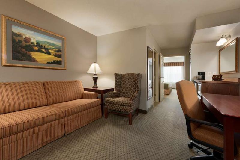 هتل Country Inn & Suites By Radisson, St. Cloud East, Mn