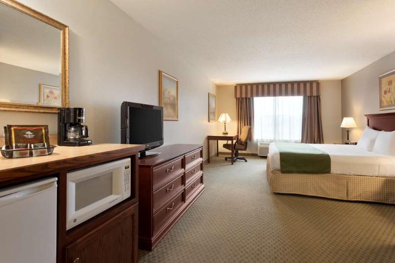 هتل Country Inn & Suites By Radisson, St. Cloud East, Mn