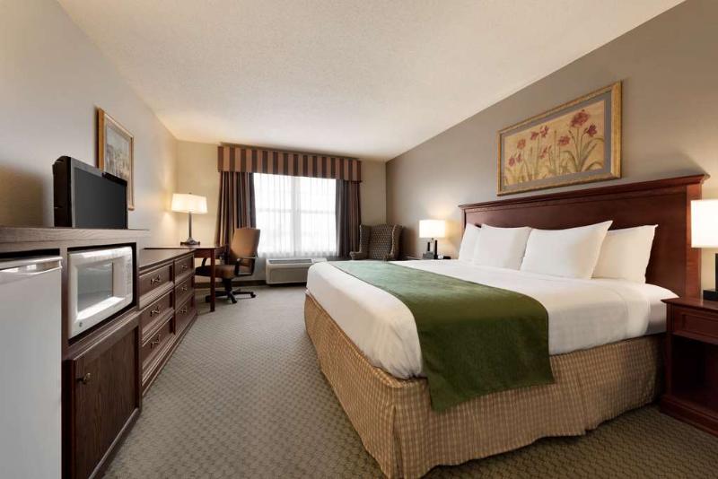 هتل Country Inn & Suites By Radisson, St. Cloud East, Mn