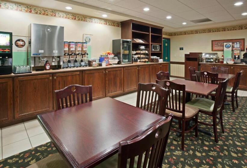 هتل Country Inn & Suites By Radisson, St. Cloud East, Mn