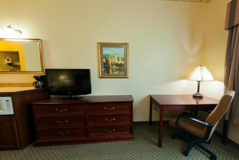 هتل Country Inn & Suites By Radisson, St. Cloud East, Mn