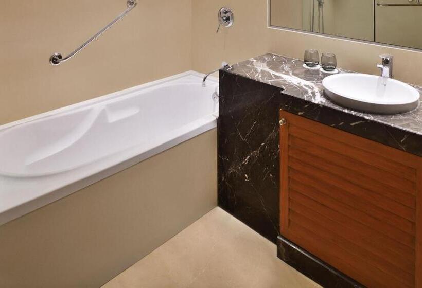 هتل Courtyard By Marriott Chennai