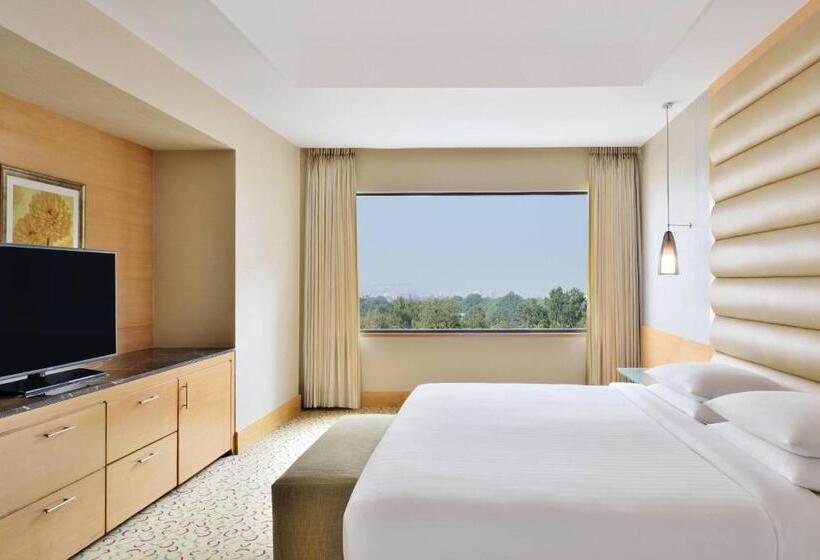 هتل Courtyard By Marriott Chennai