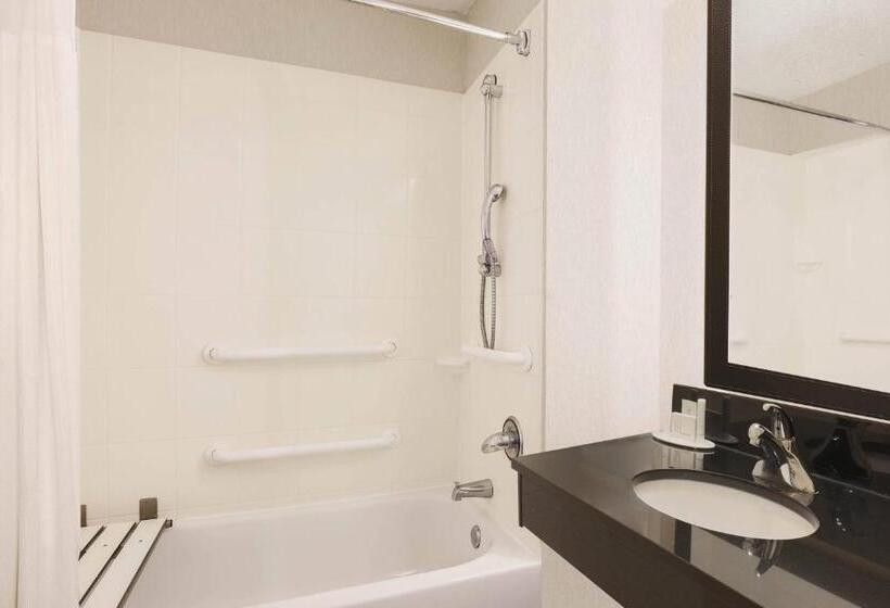 هتل Fairfield Inn & Suites Tampa Fairgrounds/casino