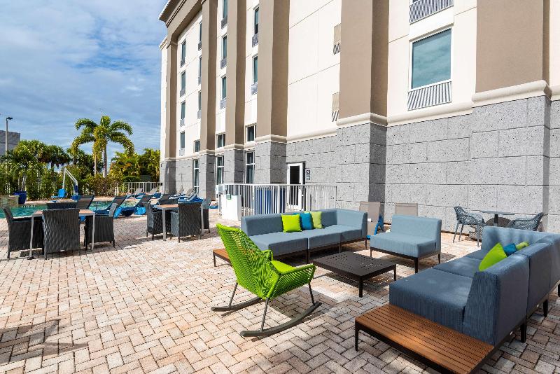 هتل Hampton Inn And Suites Fort Myers Colonial Boulevard