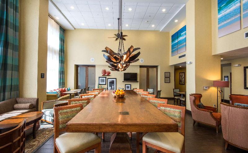 فندق Hampton Inn & Suites Fort Myers   Colonial Blvd