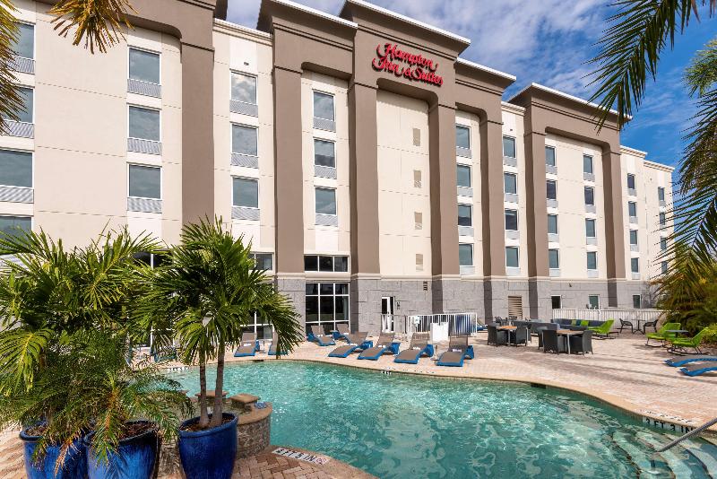 فندق Hampton Inn & Suites Fort Myers   Colonial Blvd