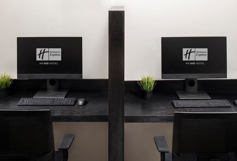 Fotos del hotel Holiday Inn Express Dubai Airport, An Ihg:  25