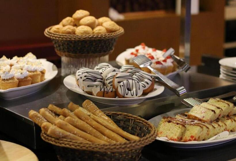 Fotos del hotel Cassells Al Barsha  By Igh:  42