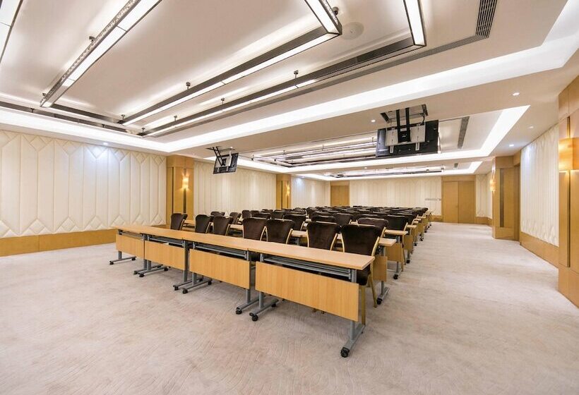 Отель Mercure Beijing Chang An West