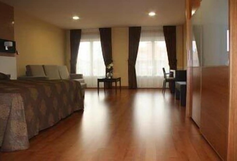 هتل Villa De Andosilla