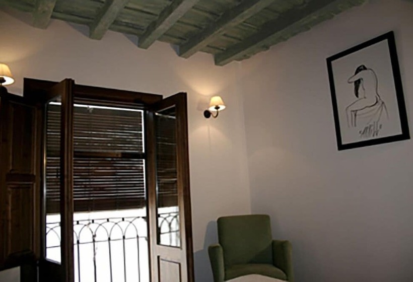 Apartamentos Víctor Chamorro Del Arco