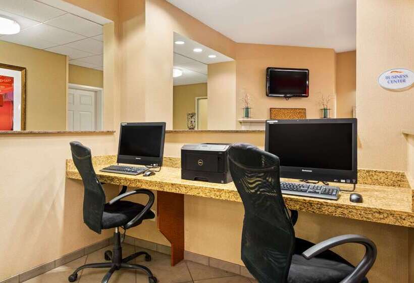 هتل Baymont By Wyndham Denver International Airport