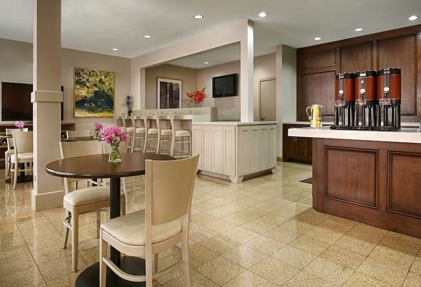 هتل Best Western Plus Downtown Inn & Suites
