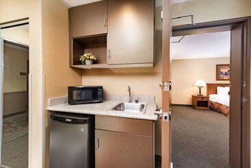 هتل Best Western Plus Kelly Inn & Suites