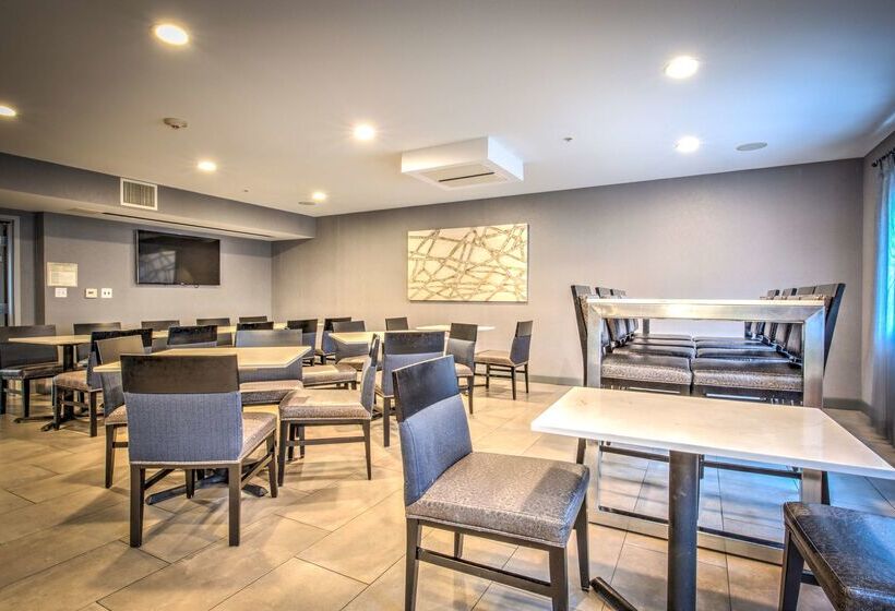 هتل Best Western Plus Media Center Inn & Suites